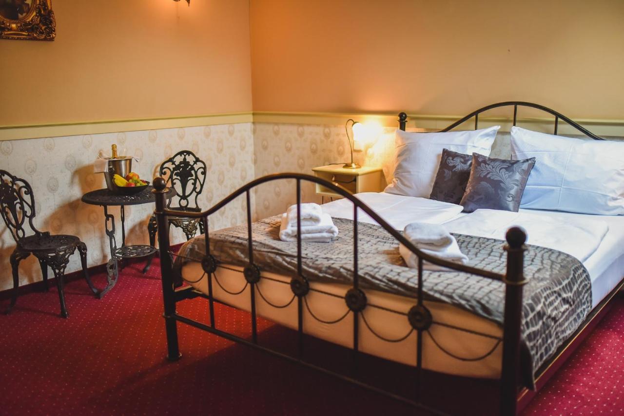 Zamek Kamenny Dvur Hotell Kynsperk nad Ohri Eksteriør bilde