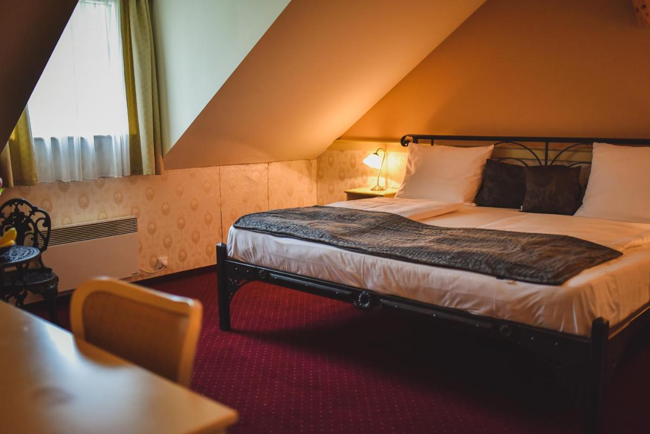 Zamek Kamenny Dvur Hotell Kynsperk nad Ohri Eksteriør bilde